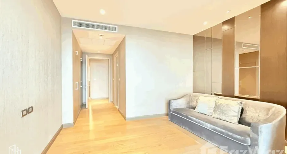 For rent 3 bedrooms condo in Khlong San, Bangkok