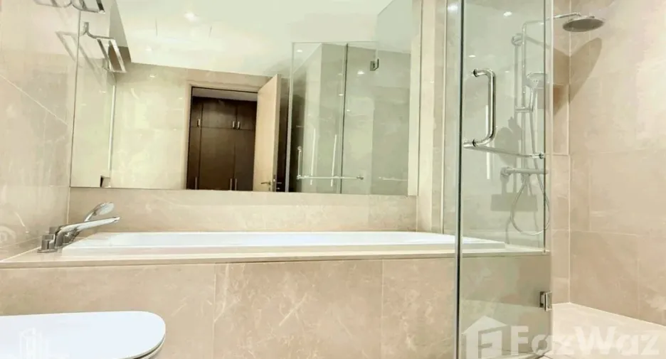 For rent 3 bedrooms condo in Khlong San, Bangkok