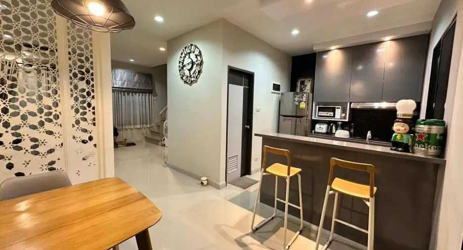 For rent 3 bedrooms townhouse in Mueang Chiang Mai, Chiang Mai