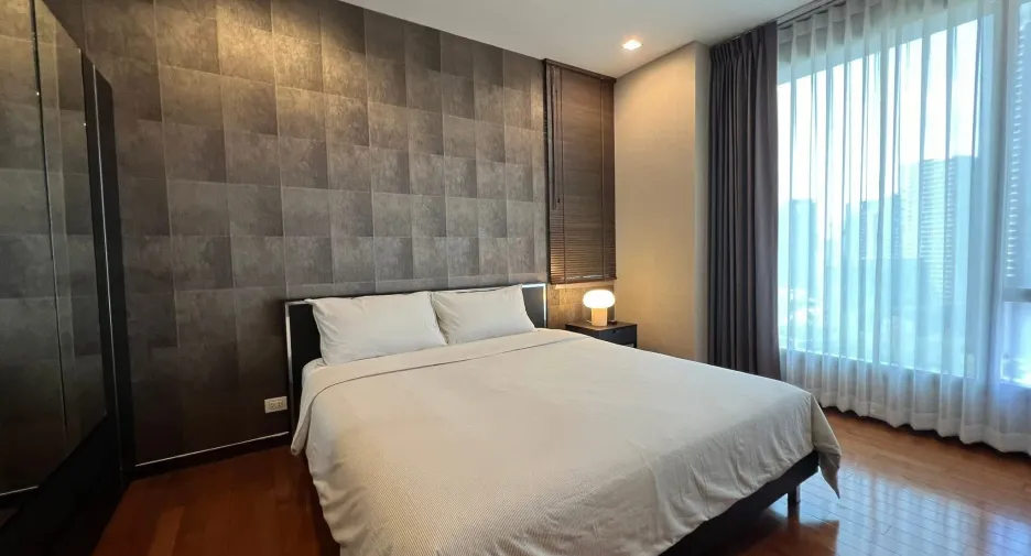 For rent 2 bedrooms condo in Khlong Toei, Bangkok