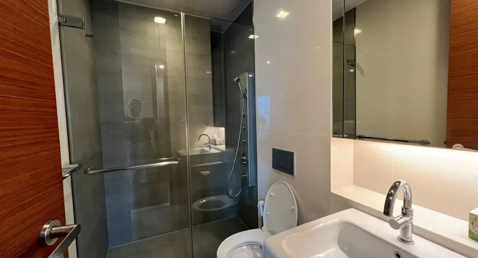 For rent 2 bedrooms condo in Khlong Toei, Bangkok