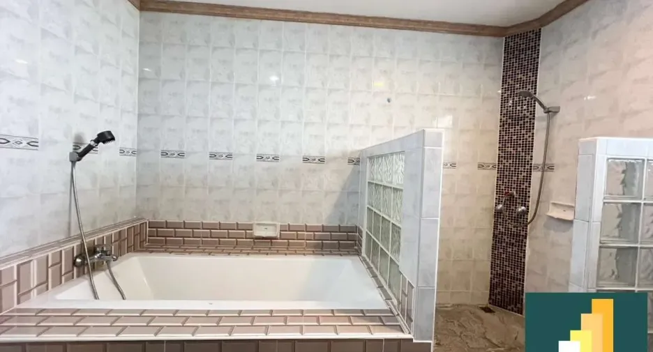 For rent 5 bedrooms house in Bang Lamung, Chonburi