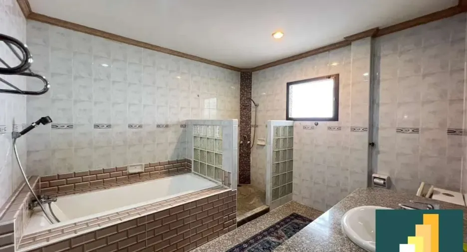 For rent 5 bedrooms house in Bang Lamung, Chonburi