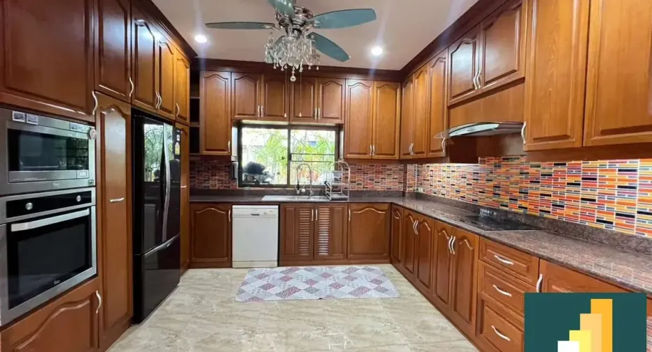 For rent 5 bedrooms house in Bang Lamung, Chonburi