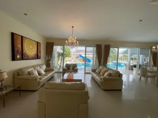 À louer 5 chambres maison à Bang Lamung, Chonburi