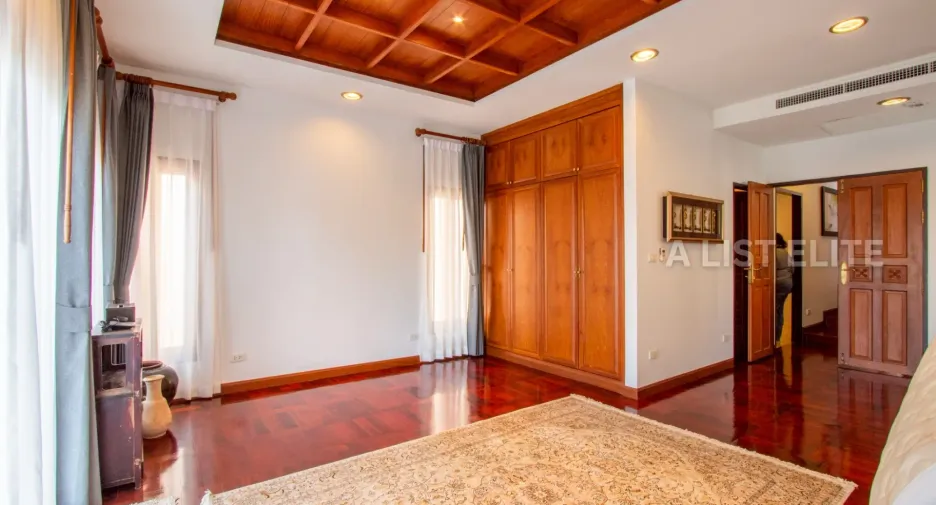 For rent 4 bedrooms house in Bang Lamung, Chonburi