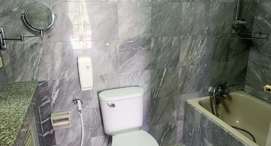 For rent 3 bedrooms townhouse in Mueang Chiang Mai, Chiang Mai