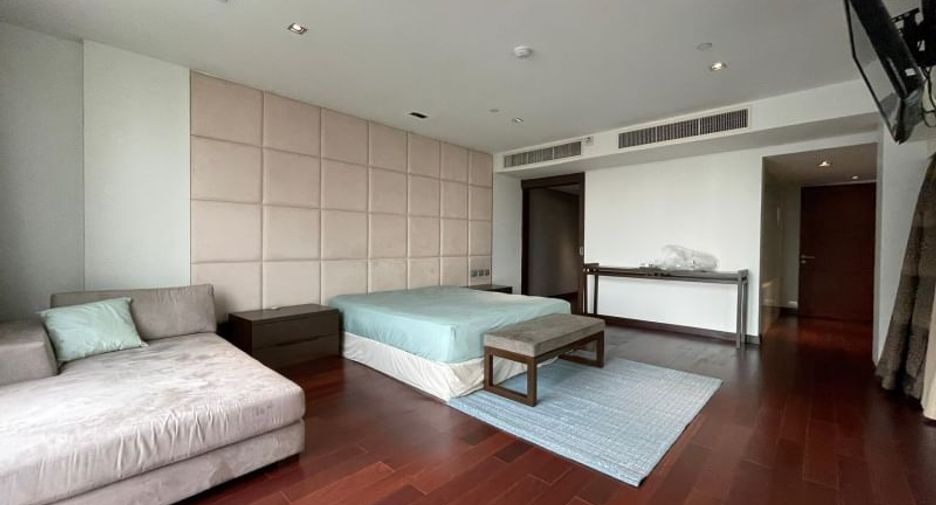 For rent 3 bedrooms condo in Khlong Toei, Bangkok