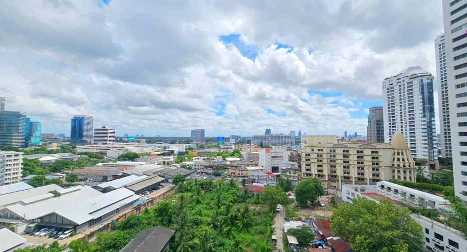 For rent そして for sale 3 ベッドルーム condo in Khlong Toei, Bangkok