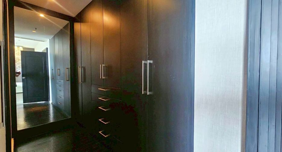 For rent そして for sale 3 ベッドルーム condo in Khlong Toei, Bangkok