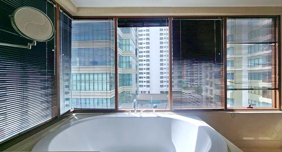 For rent そして for sale 3 ベッドルーム condo in Khlong Toei, Bangkok