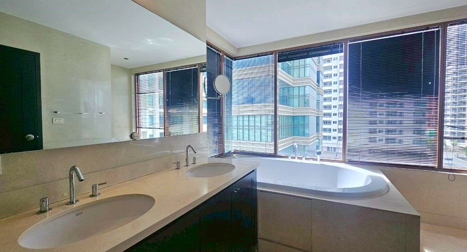For rent そして for sale 3 ベッドルーム condo in Khlong Toei, Bangkok