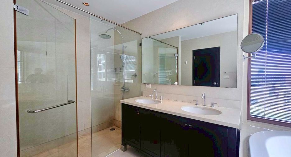 For rent そして for sale 3 ベッドルーム condo in Khlong Toei, Bangkok