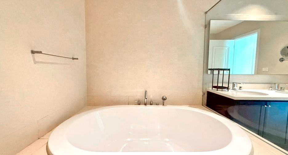 Wohnung zur Miete und zum Kauf mit 3 Zimmer in Khlong Toei, Bangkok