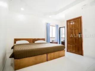 À louer 8 chambres maison à Bang Lamung, Chonburi