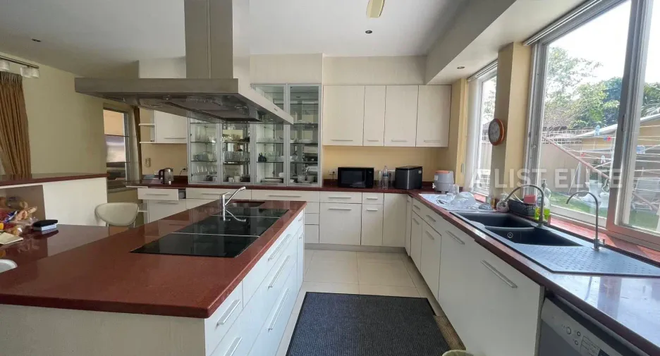 For rent 5 bedrooms house in Bang Lamung, Chonburi