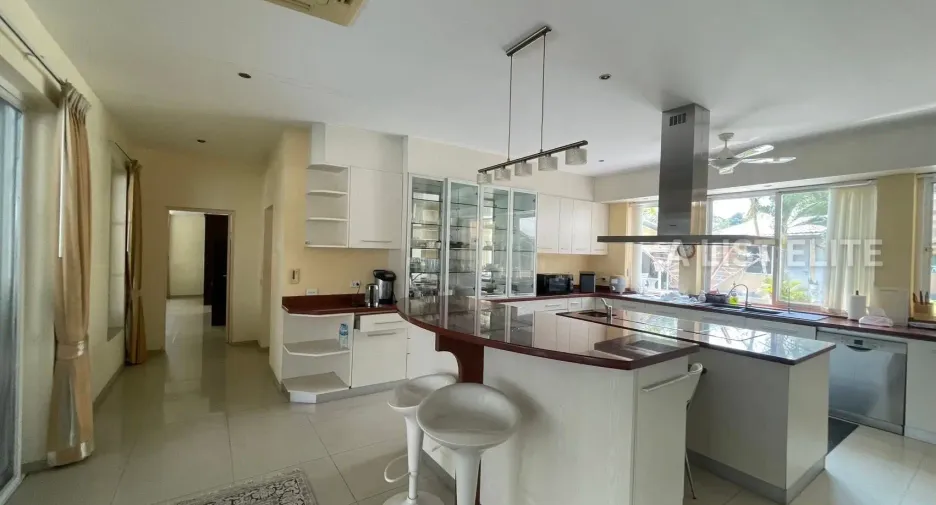 For rent 5 bedrooms house in Bang Lamung, Chonburi