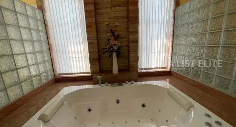 For rent 5 bedrooms house in Bang Lamung, Chonburi