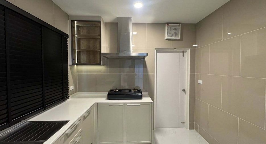 For rent 4 bedrooms house in Bang Phli, Samut Prakan