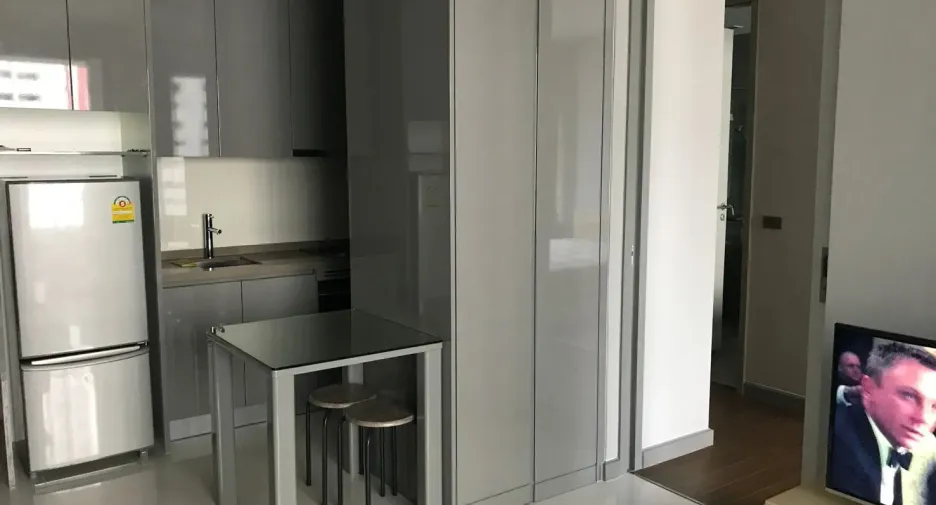 Wohnung zur Miete mit 1 Zimmer in Bang Rak, Bangkok