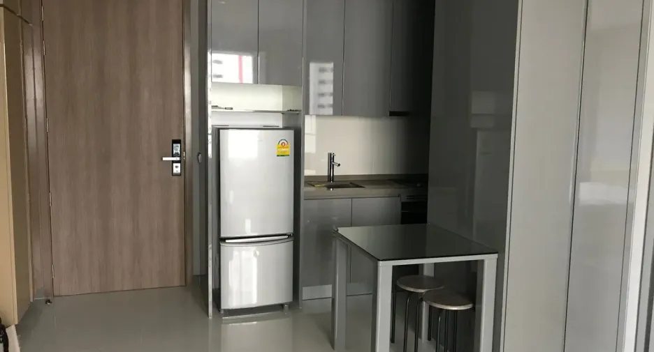 Wohnung zur Miete mit 1 Zimmer in Bang Rak, Bangkok