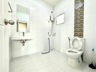 Аренда 3 спальни дом в Лат Крабанг, Бангкок