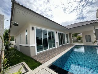 À louer 3 chambres villa à Bang Lamung, Chonburi
