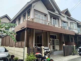 Casa en venta de 4 habitaciones en Phra Khanong, Bangkok