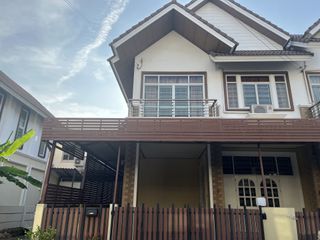 Casa en venta de 4 habitaciones en Phra Khanong, Bangkok