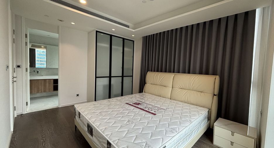 For rent 3 bedrooms condo in Khlong Toei, Bangkok