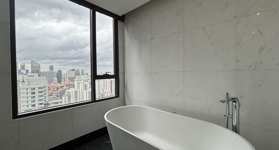 For rent 3 bedrooms condo in Khlong Toei, Bangkok