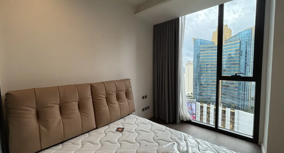 For rent 3 bedrooms condo in Khlong Toei, Bangkok