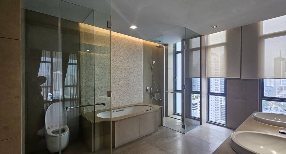 For rent 3 bedrooms condo in Sathon, Bangkok