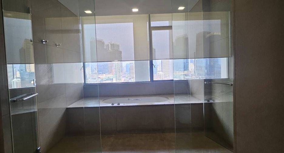 For rent 3 bedrooms condo in Sathon, Bangkok