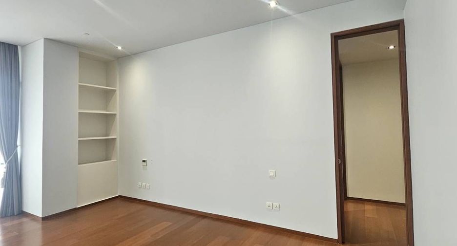 For rent 3 bedrooms condo in Sathon, Bangkok