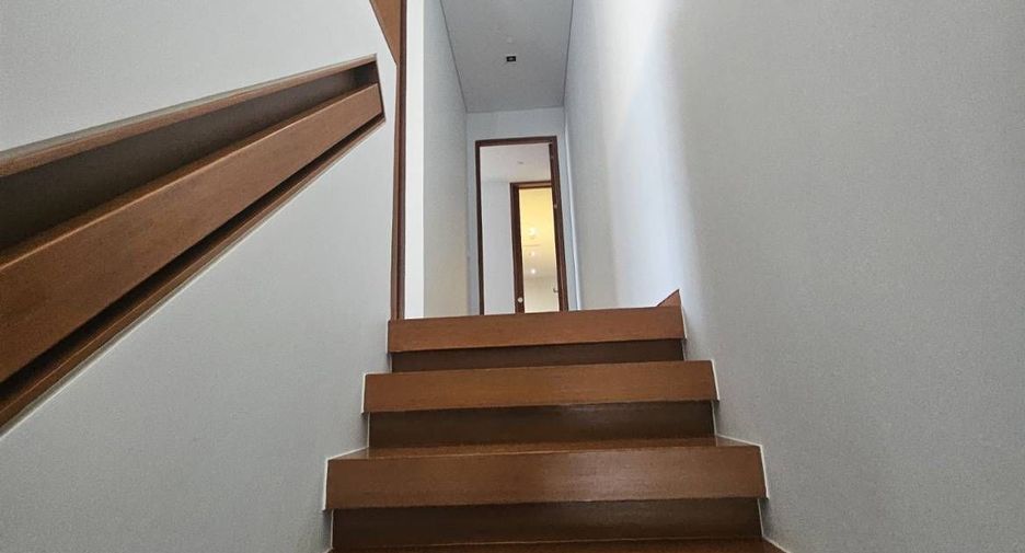 For rent 3 bedrooms condo in Sathon, Bangkok