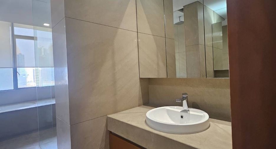 For rent 3 bedrooms condo in Sathon, Bangkok