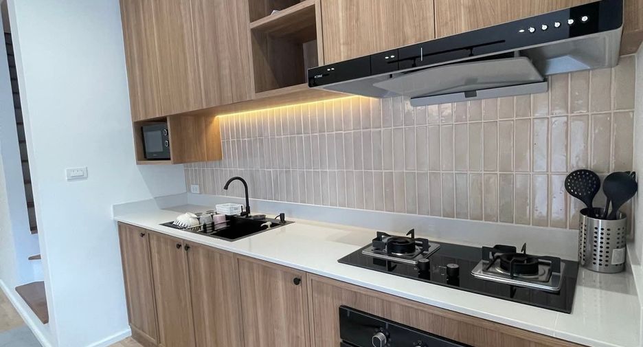 For rent 3 bedrooms townhouse in Mueang Chiang Mai, Chiang Mai