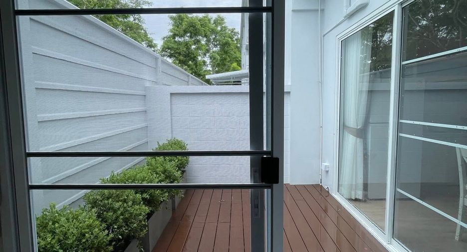 For rent 3 bedrooms townhouse in Mueang Chiang Mai, Chiang Mai