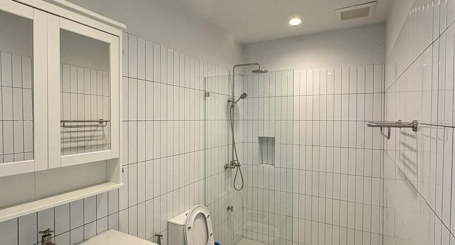 For rent 3 bedrooms townhouse in Mueang Chiang Mai, Chiang Mai