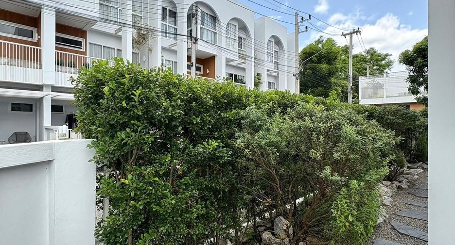 For rent 3 bedrooms townhouse in Mueang Chiang Mai, Chiang Mai