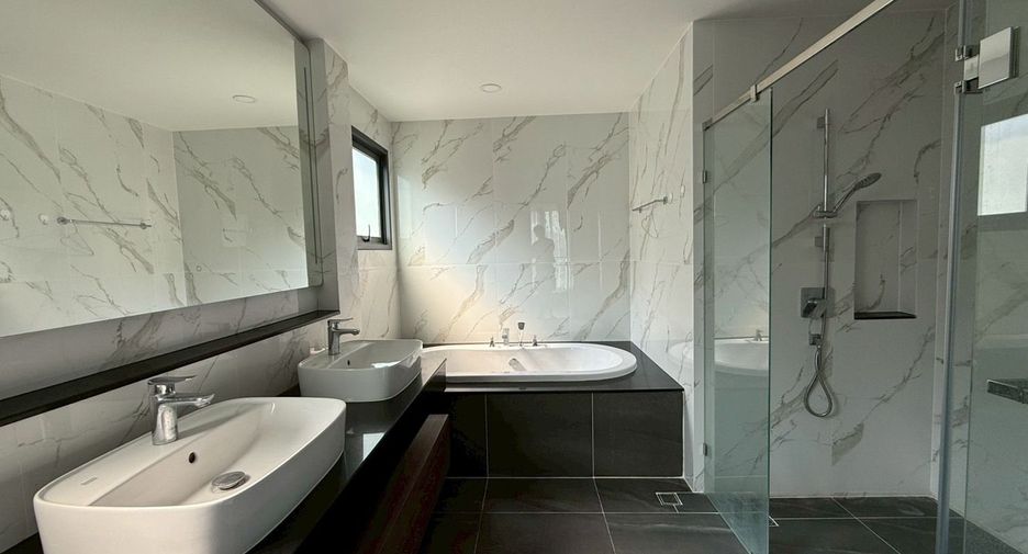 Haus zur Miete mit 4 Zimmer in Bang Phli, Samut Prakan