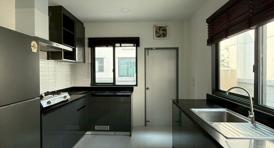 Haus zur Miete mit 4 Zimmer in Bang Phli, Samut Prakan