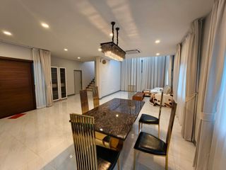 Casa en venta y en alquiler de 4 habitaciones en Prawet, Bangkok