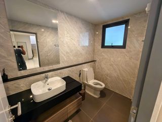 Casa en venta y en alquiler de 4 habitaciones en Prawet, Bangkok