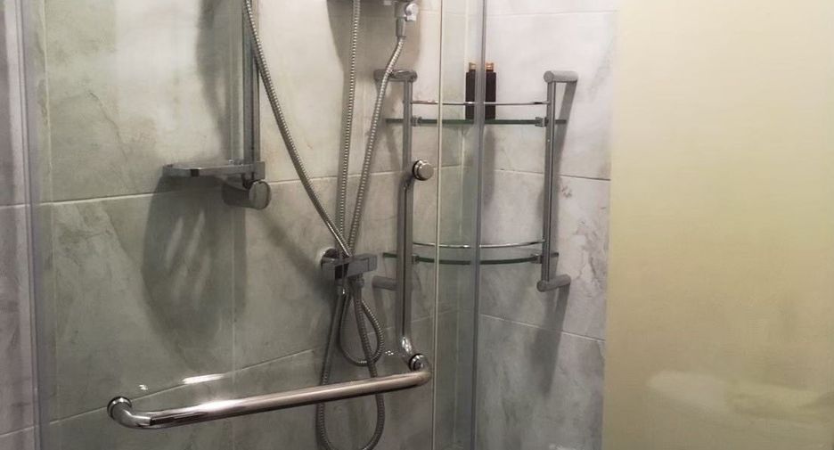 For rent 3 bedrooms townhouse in Bang Rak, Bangkok