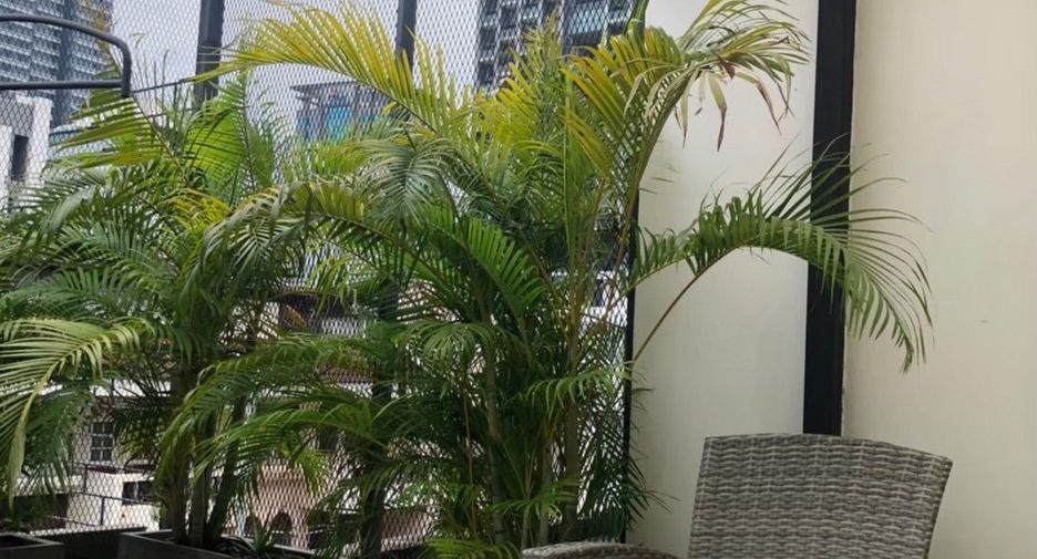 For rent 3 bedrooms townhouse in Bang Rak, Bangkok
