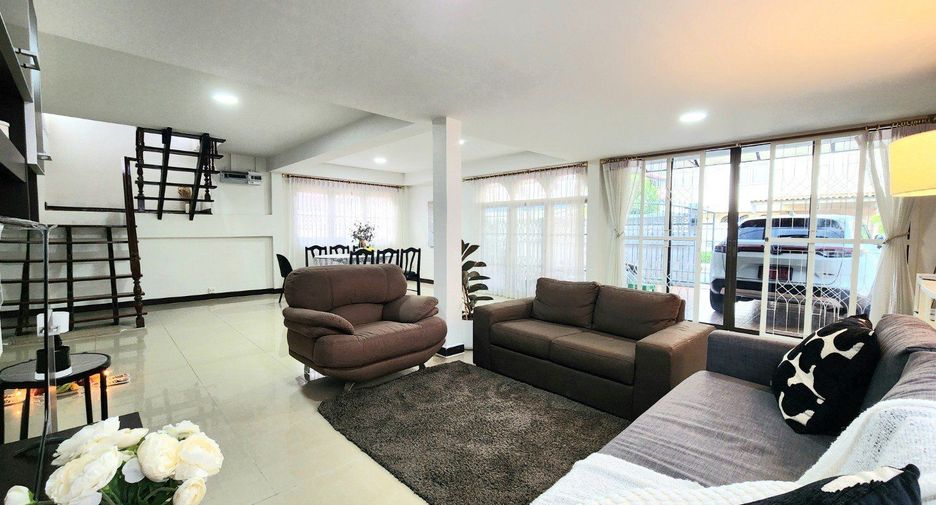 Haus zur Miete mit 6 Zimmer in Huai Khwang, Bangkok