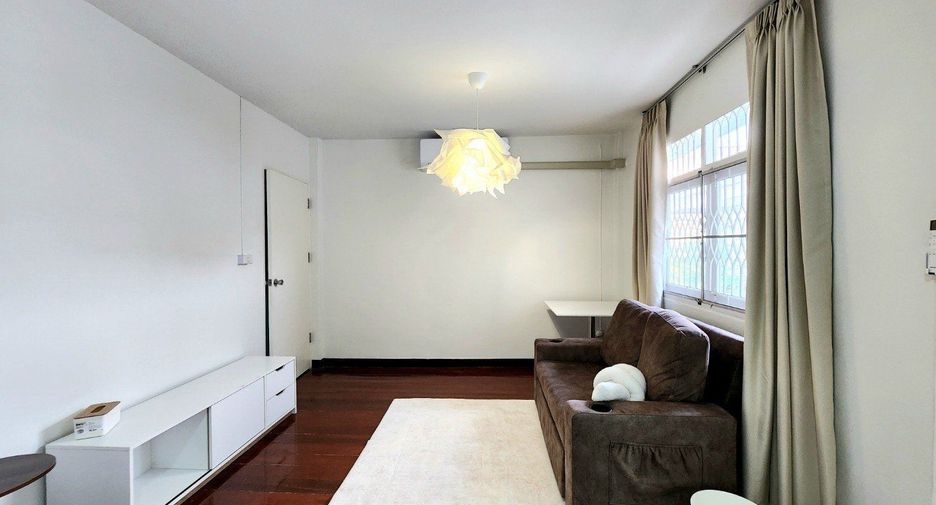 Haus zur Miete mit 6 Zimmer in Huai Khwang, Bangkok