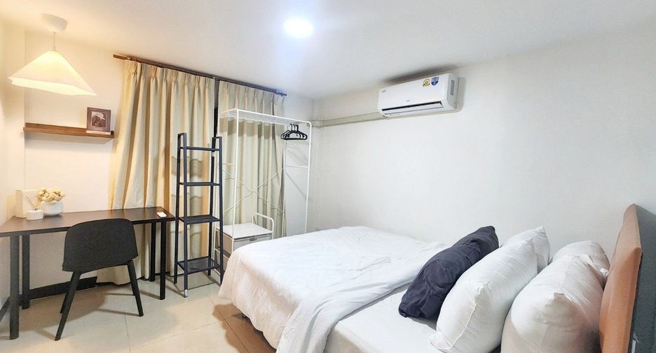 Haus zur Miete mit 6 Zimmer in Huai Khwang, Bangkok